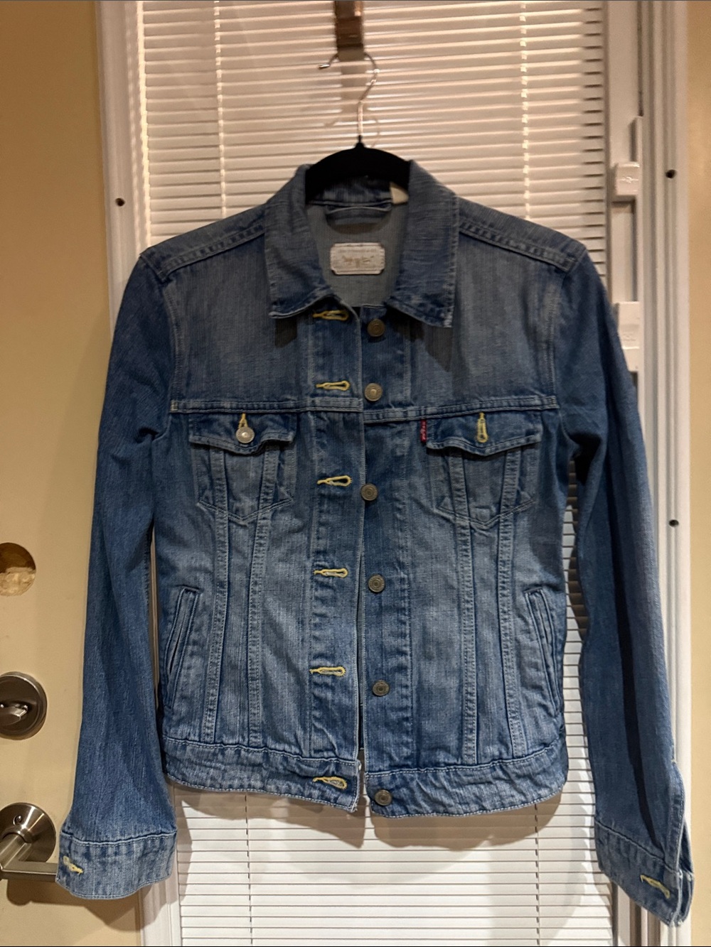Levi's Women's Medium Blue Denim Trucker Jacket
